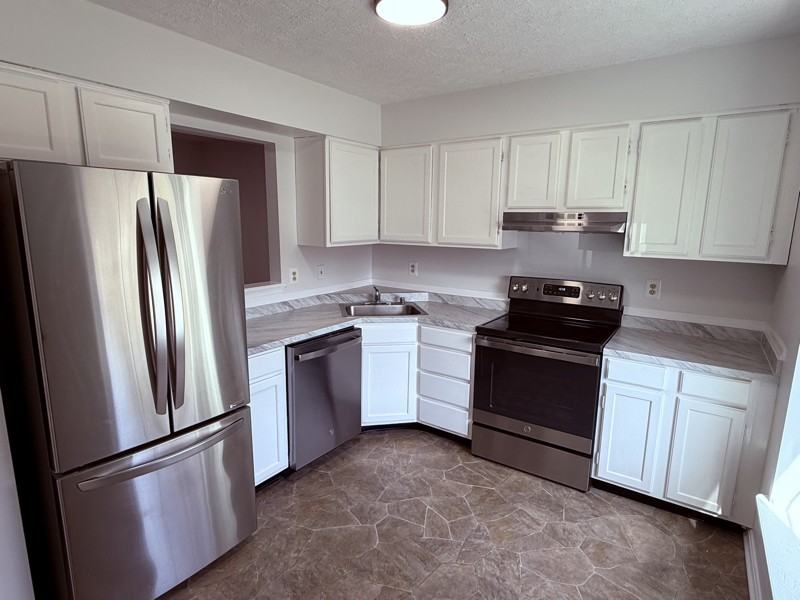 2916 Carlyle Ct - Photo 2 of 32