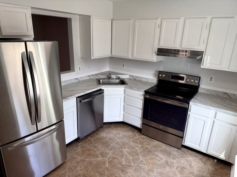 2916 Carlyle Ct - Photo 3 of 32