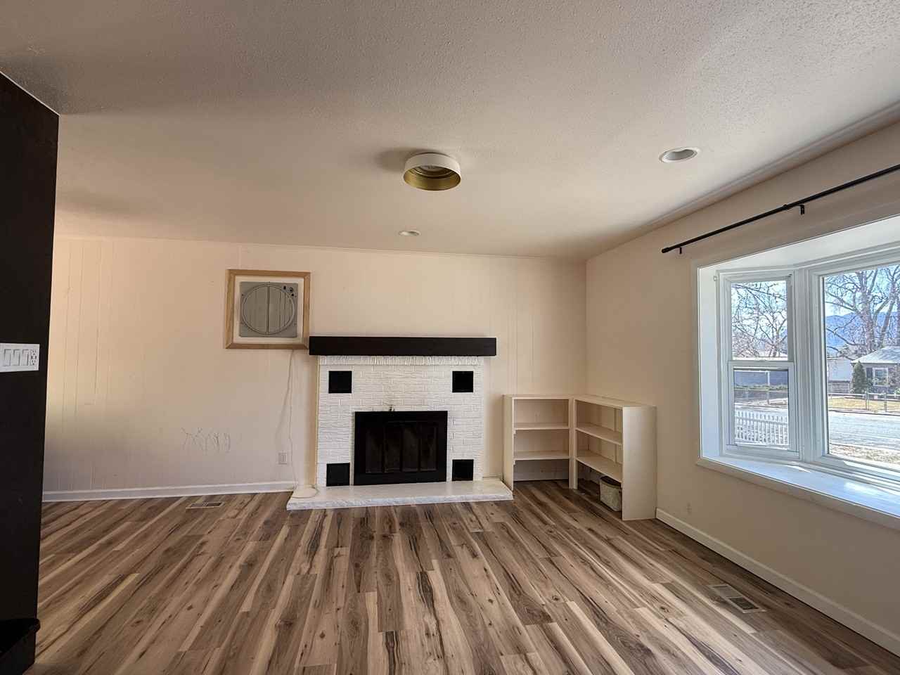 107 Arlen St - Photo 4 of 20