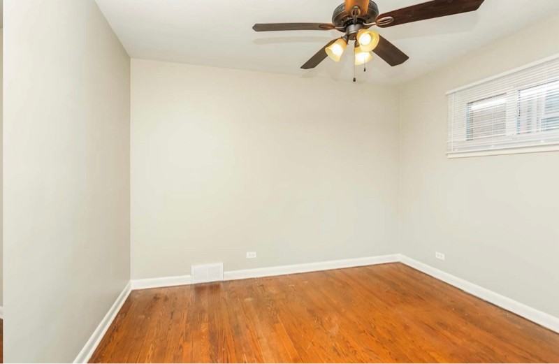 10114 S California Ave - Photo 4 of 10