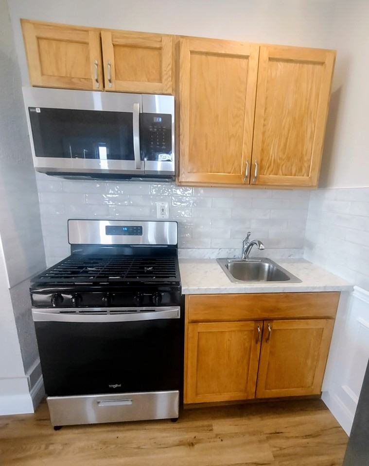 110 Franklin St #2 - Photo 4 of 20