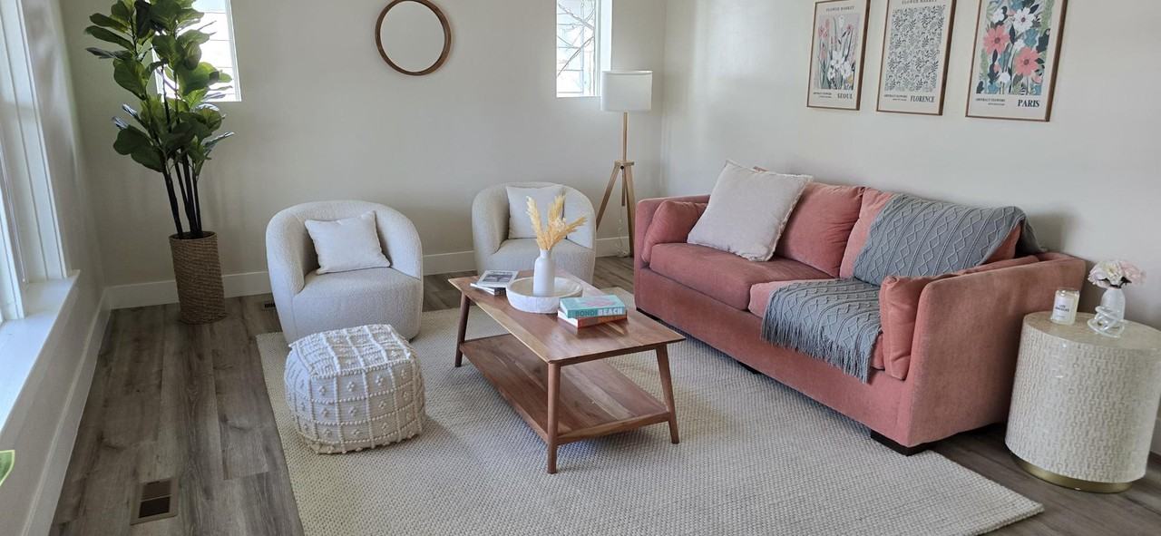 275 34th St #1 - Photo 2 of 4