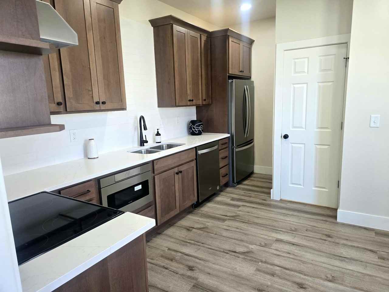 275 34th St #1 - Photo 4 of 4