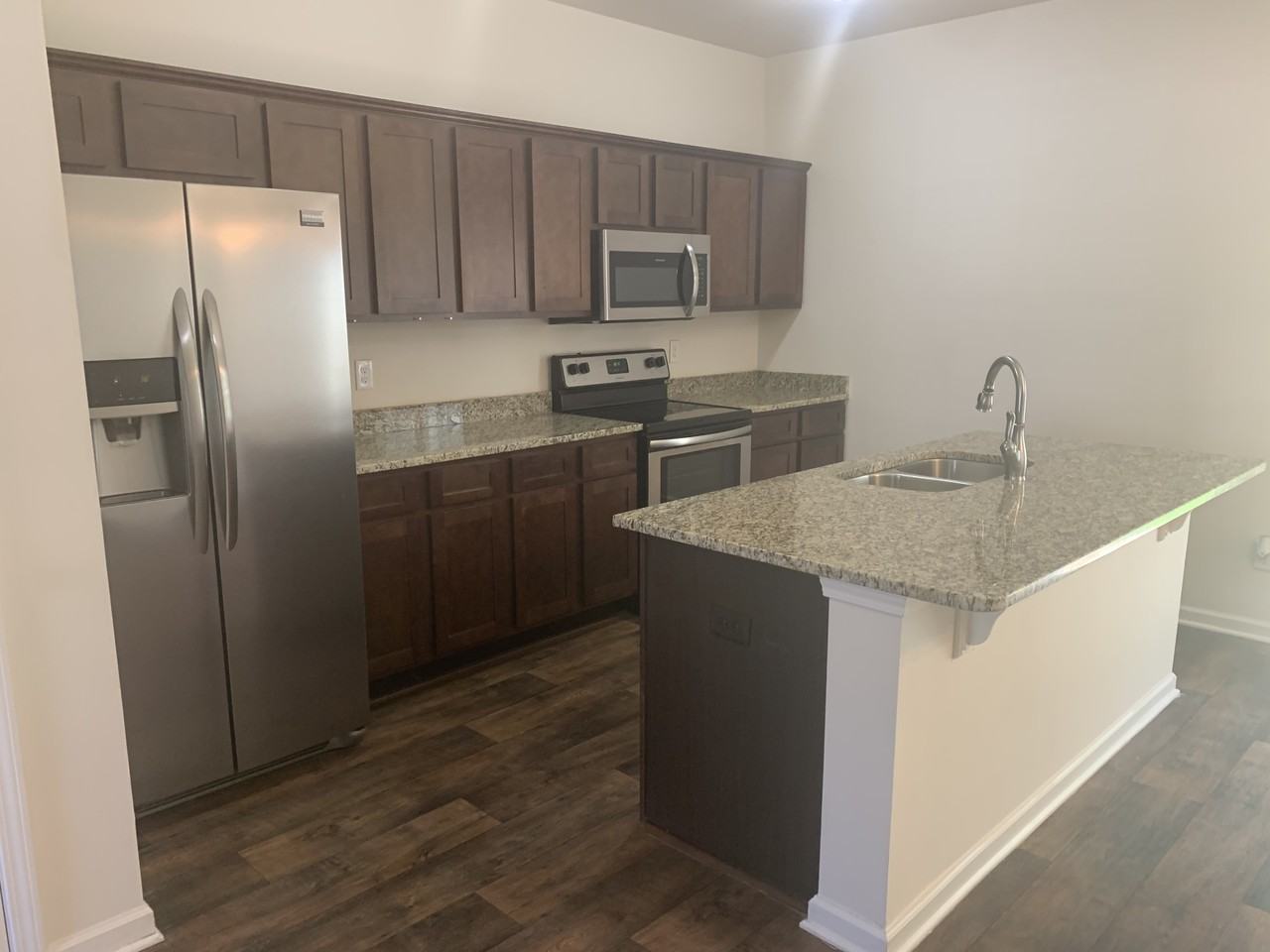 215 Orange Pond Ct - Photo 3 of 11