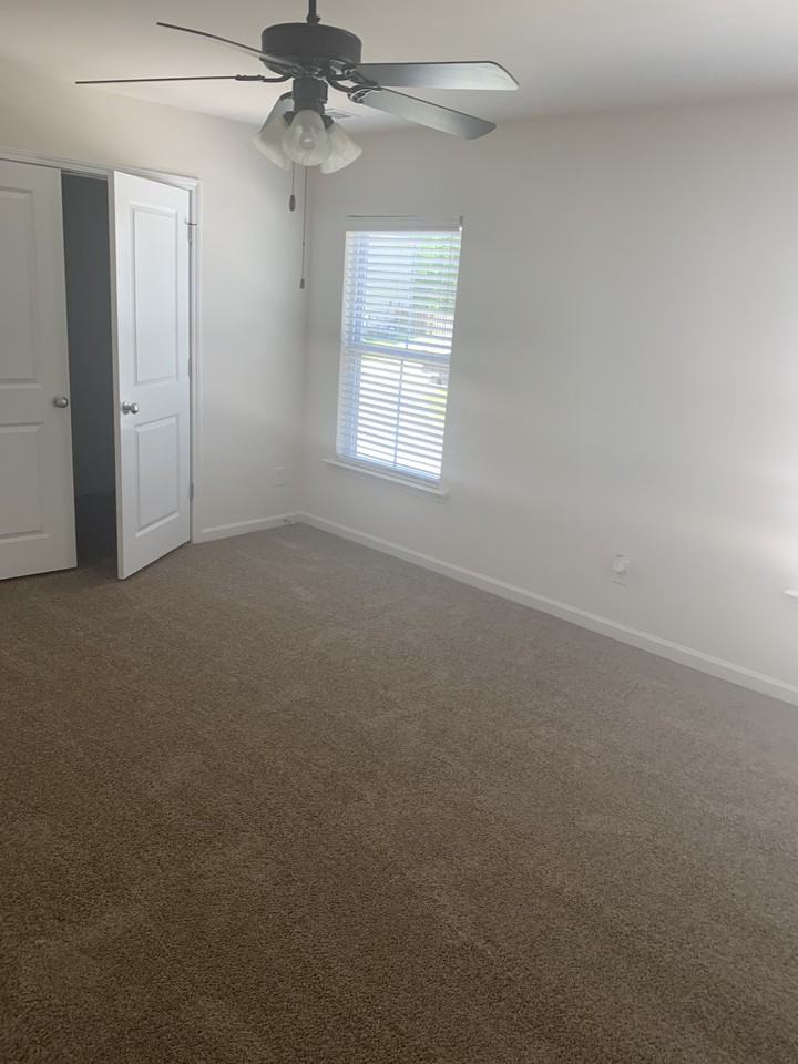 215 Orange Pond Ct - Photo 4 of 11