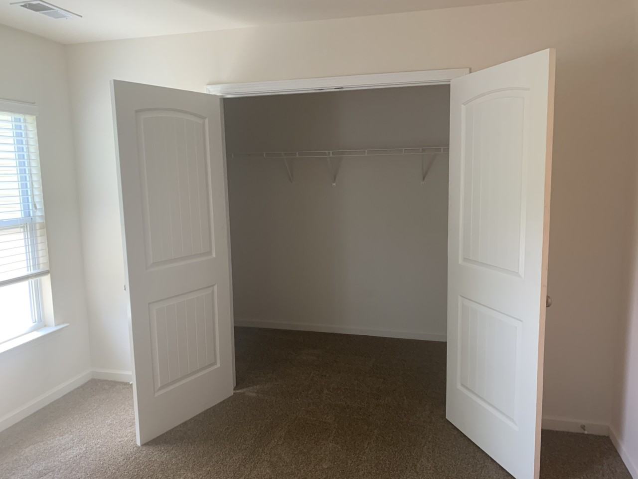 215 Orange Pond Ct - Photo 5 of 11