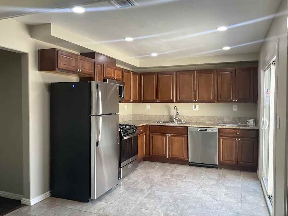 9234 Kewen Ave - Photo 2 of 8