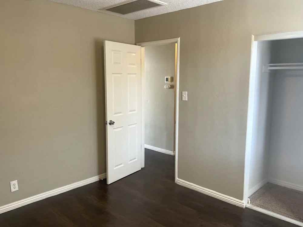 9234 Kewen Ave - Photo 3 of 8