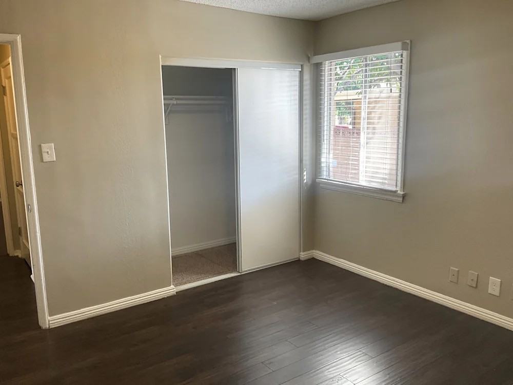 9234 Kewen Ave - Photo 4 of 8