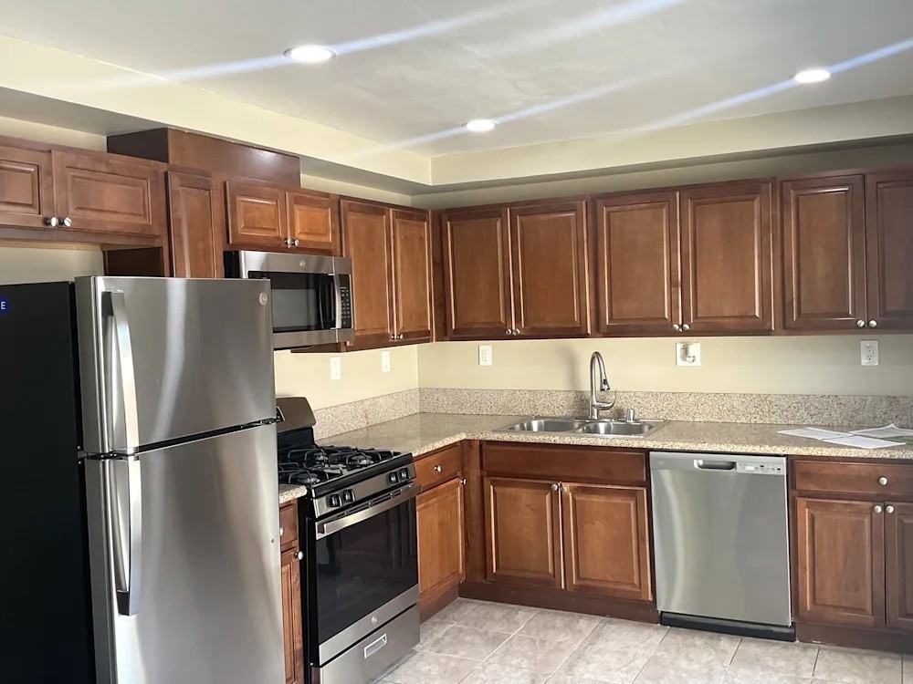 9234 Kewen Ave - Photo 5 of 8