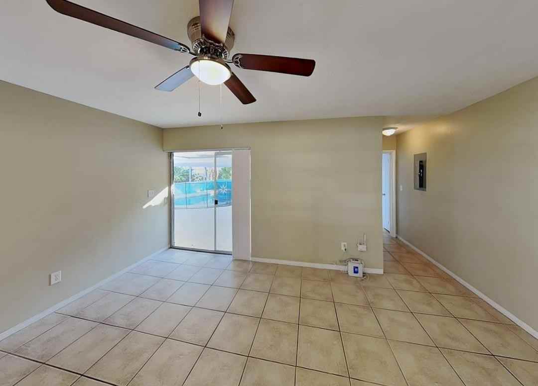 3300 N 46th Ave #1 - Photo 3 of 11