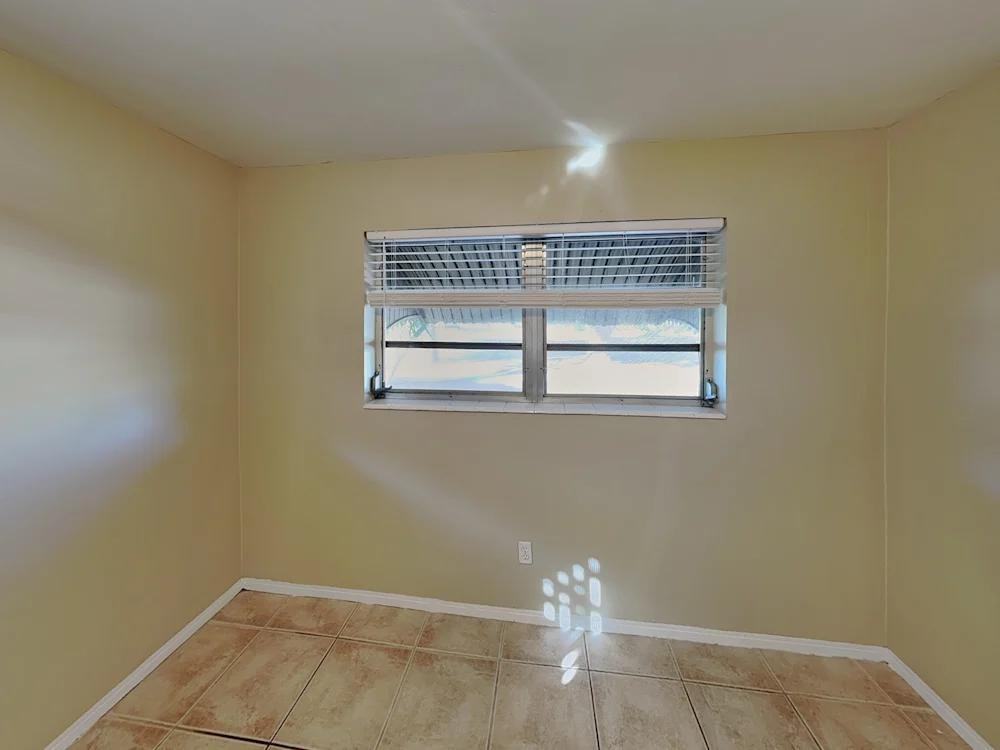 3300 N 46th Ave #1 - Photo 4 of 11