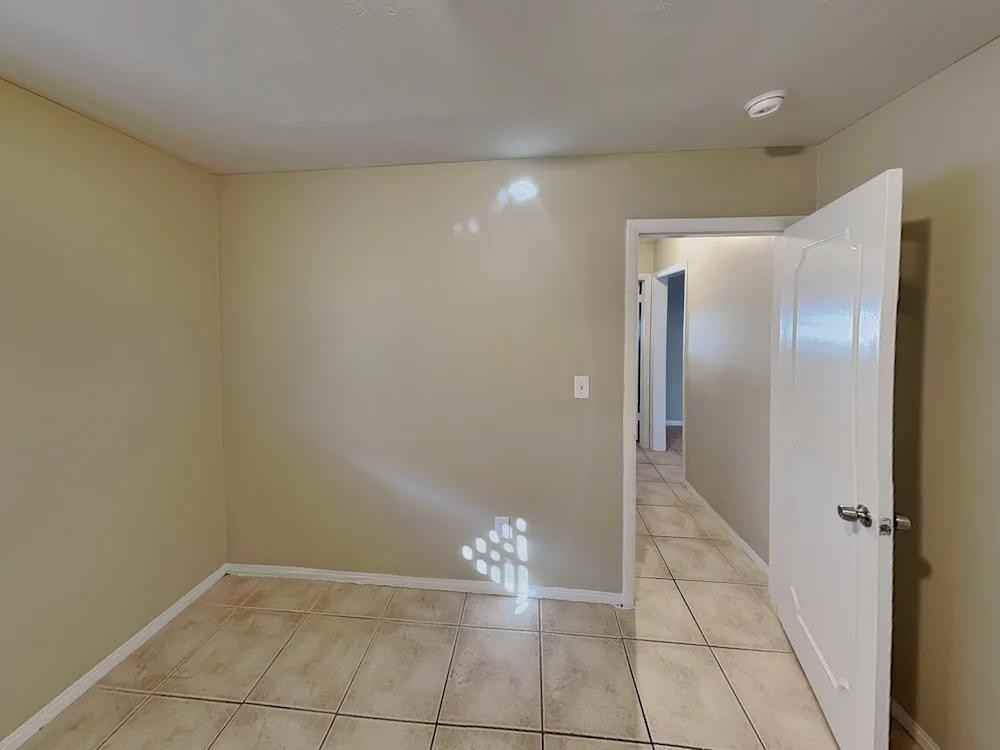 3300 N 46th Ave #1 - Photo 7 of 11