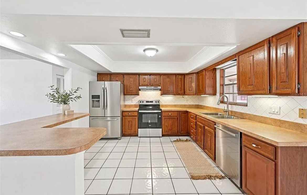 1550 Dorchester St - Photo 3 of 12