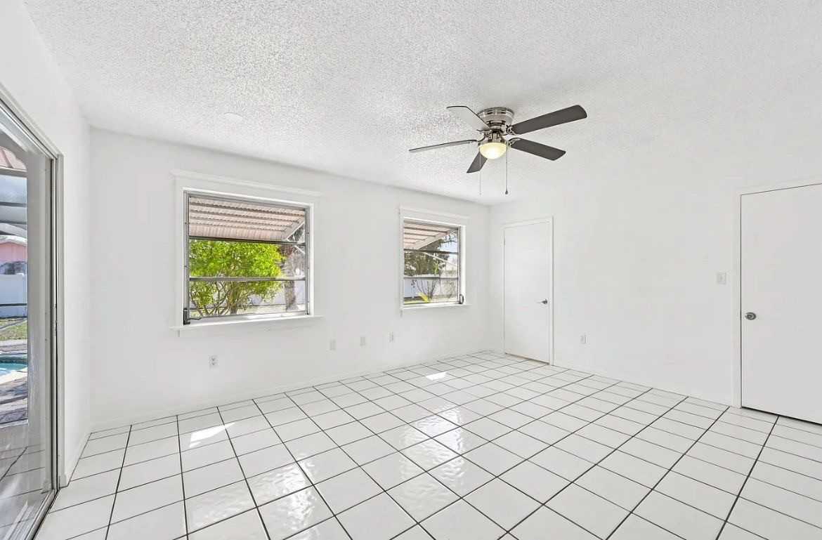 1550 Dorchester St - Photo 4 of 12