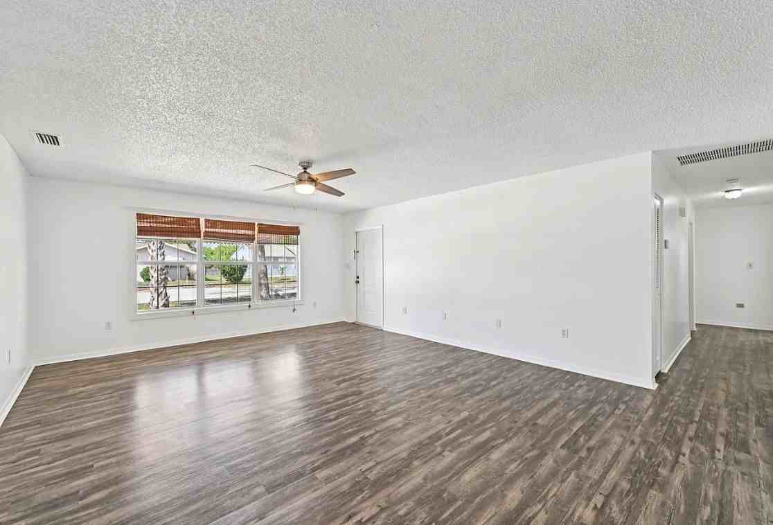 1550 Dorchester St - Photo 6 of 12