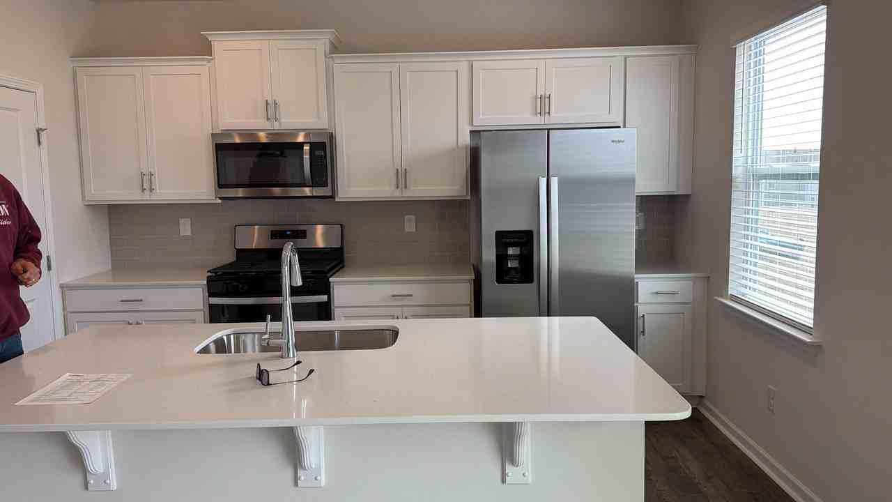 1614 Yarrow Ln - Photo 3 of 20