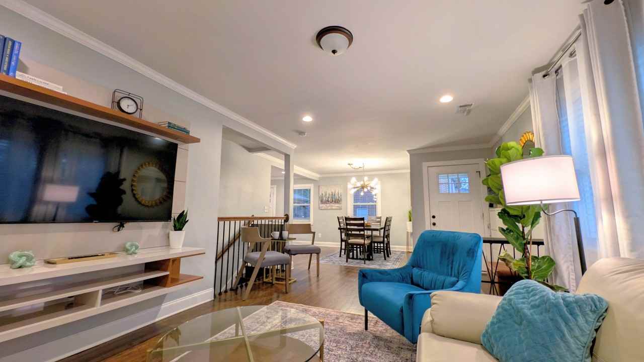 831 Parkway Dr Se - Photo 3 of 20