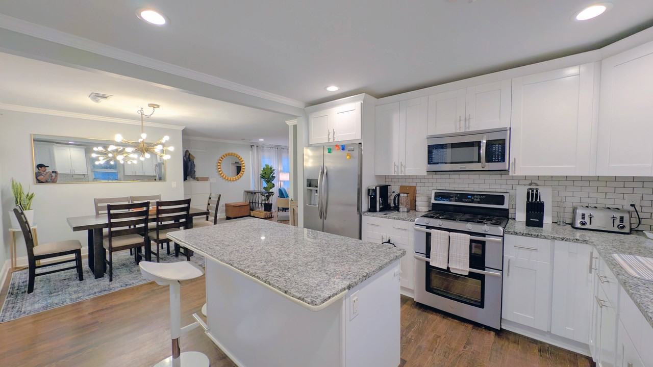 831 Parkway Dr Se - Photo 5 of 20