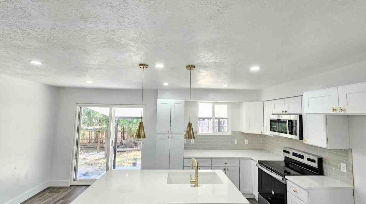 3797 S Armoridge Dr - Photo 3 of 15