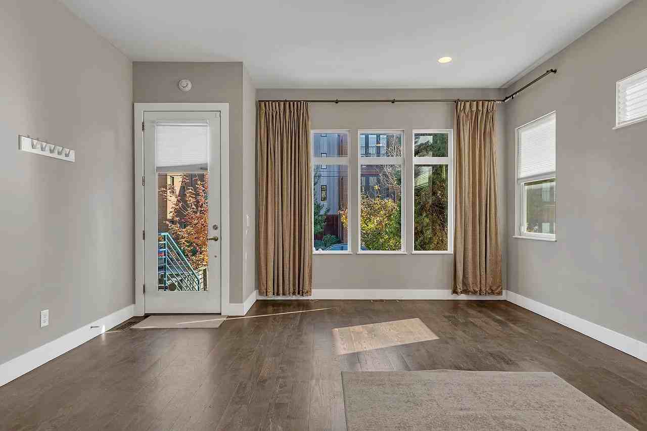 606B Hume St - Photo 5 of 40