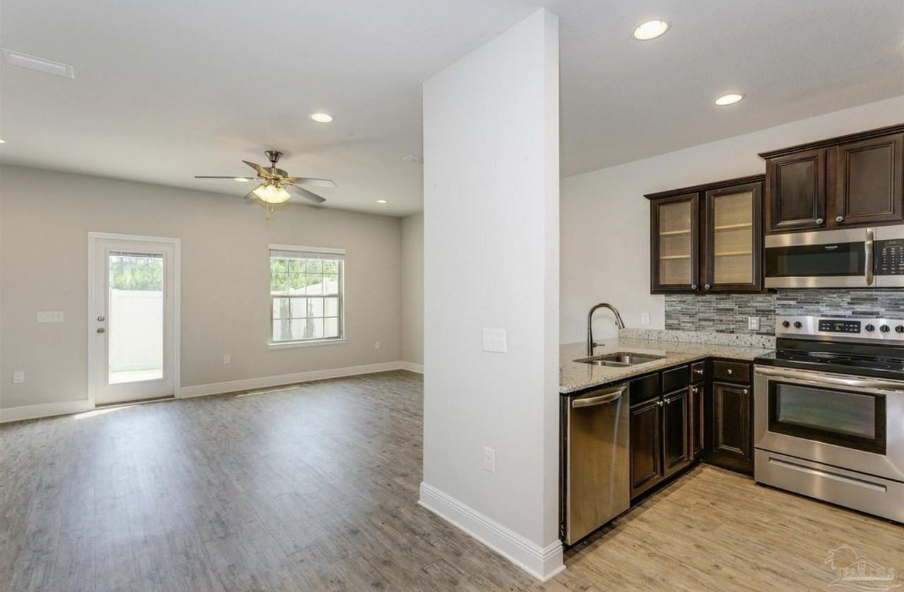 8825 Brown Pelican Cir - Photo 3 of 11