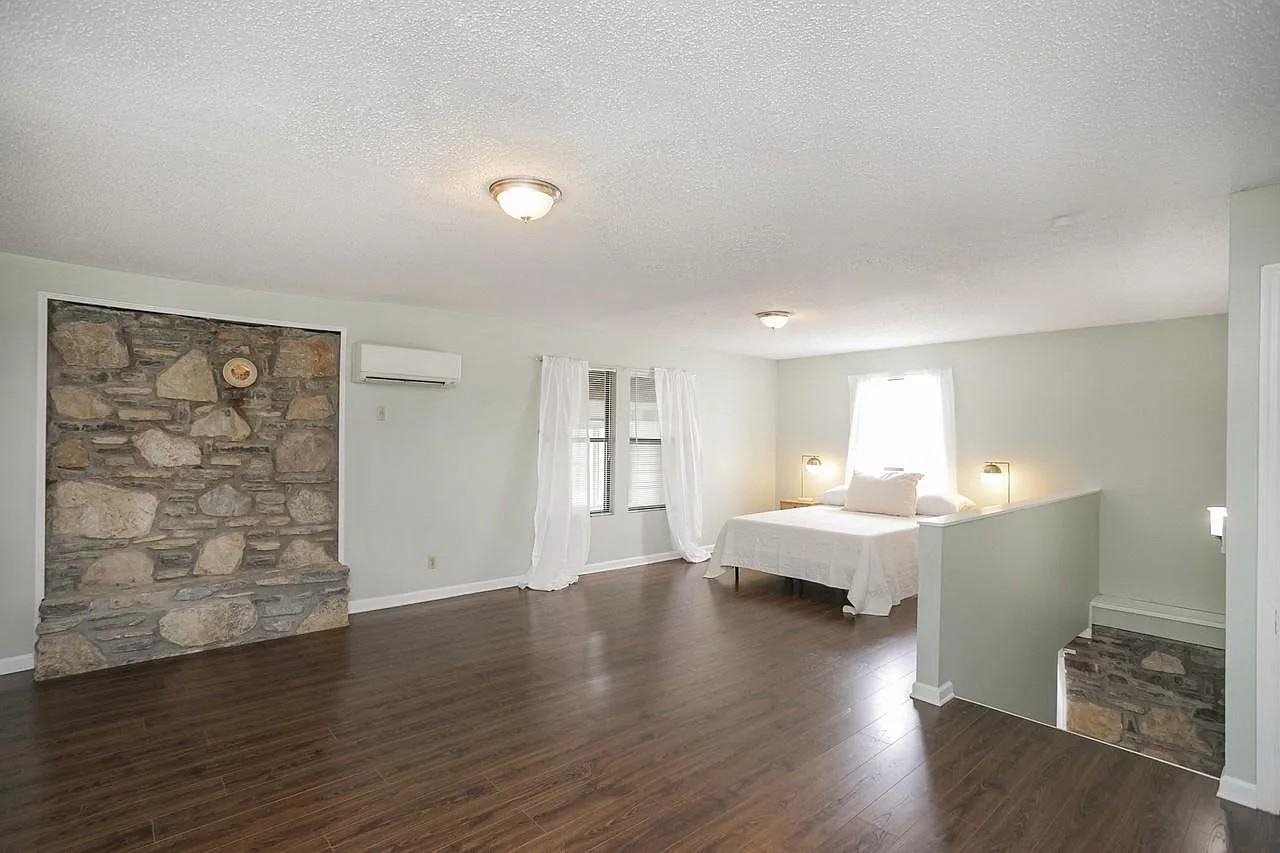 327 Vivelle Ave #B - Photo 5 of 13