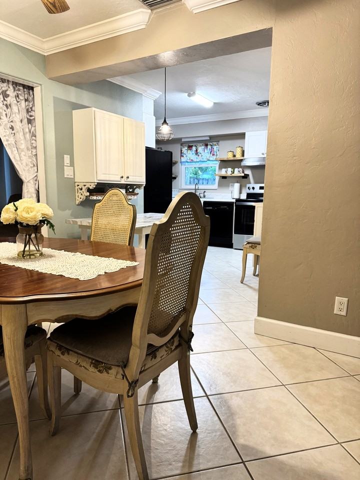 3020 Bay Street - Photo 5 of 20