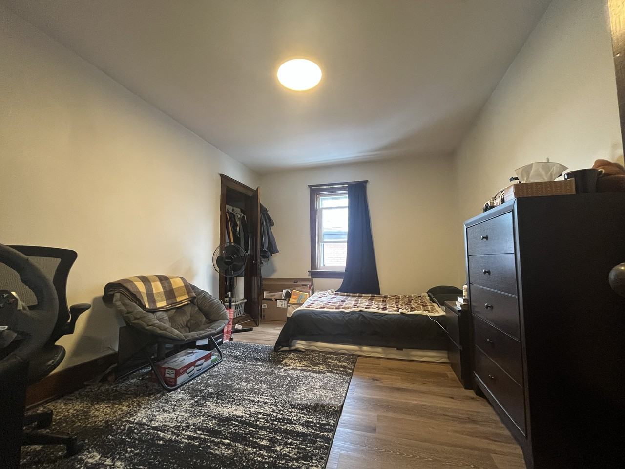 611 Charles Street East - Photo 3 of 10