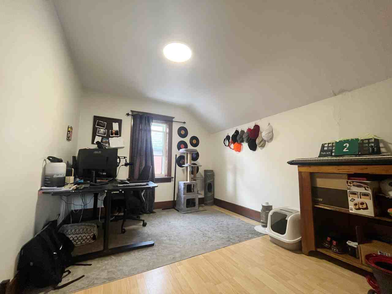 611 Charles Street East - Photo 4 of 10