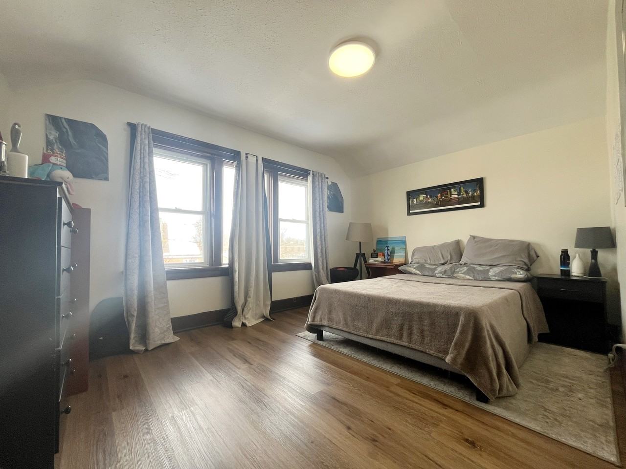 611 Charles Street East - Photo 5 of 10