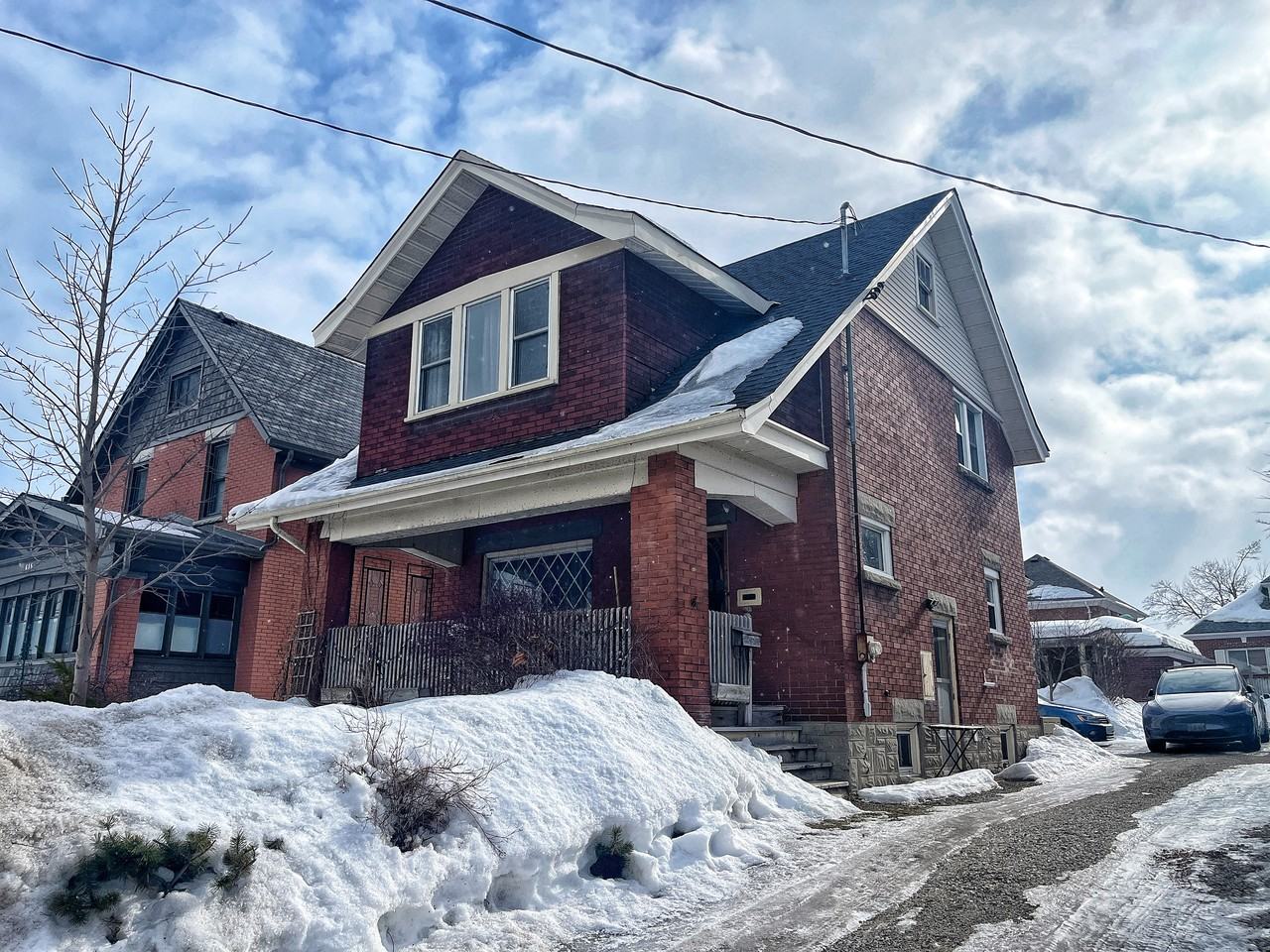 611 Charles Street East - Photo 6 of 10