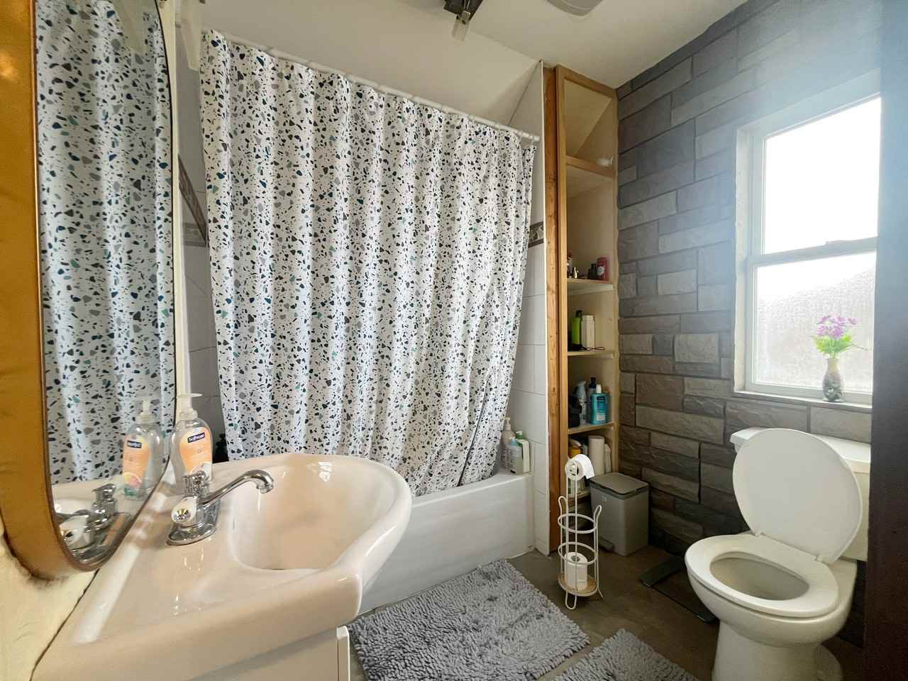 611 Charles Street East - Photo 7 of 10