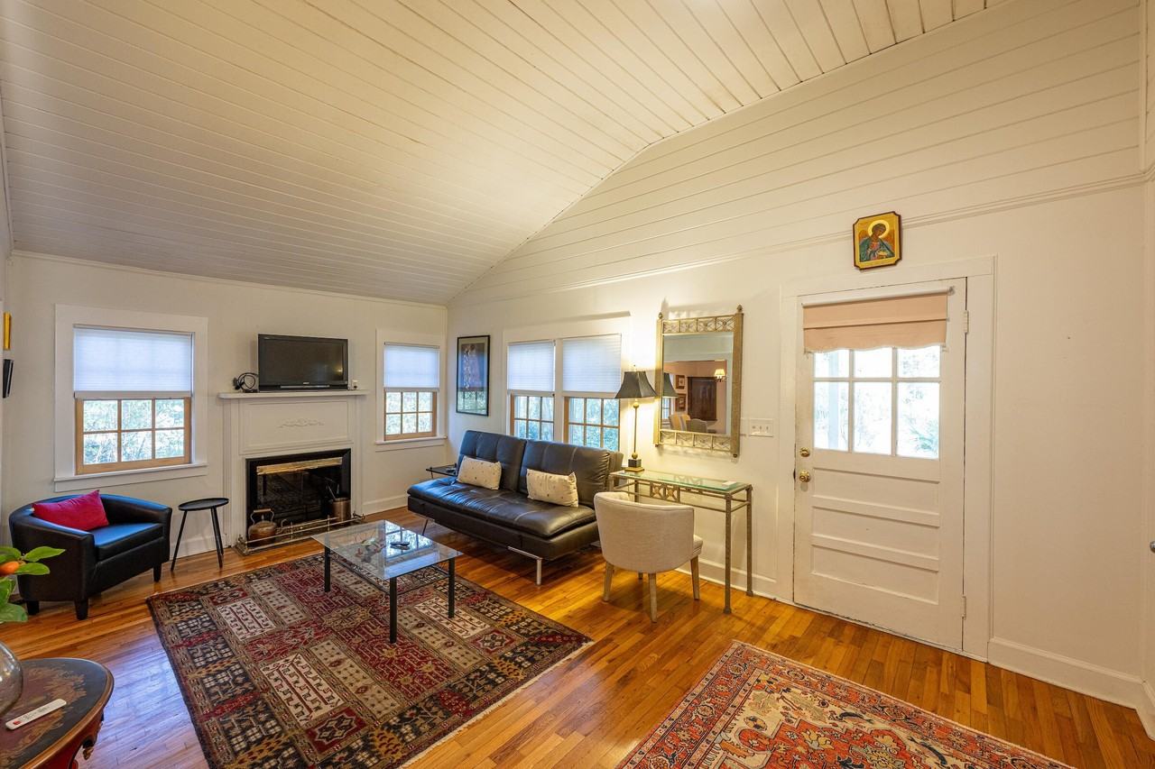 566 Newberry St Sw - Photo 3 of 16