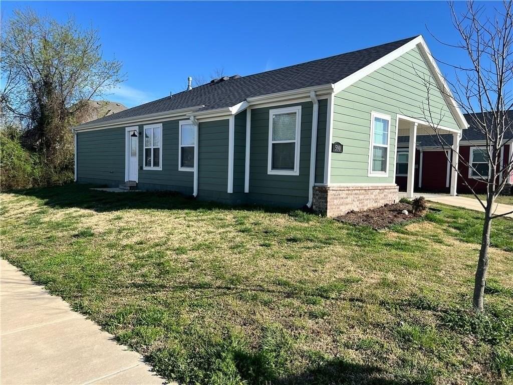 590 N Cresswell Dr - Photo 2 of 18