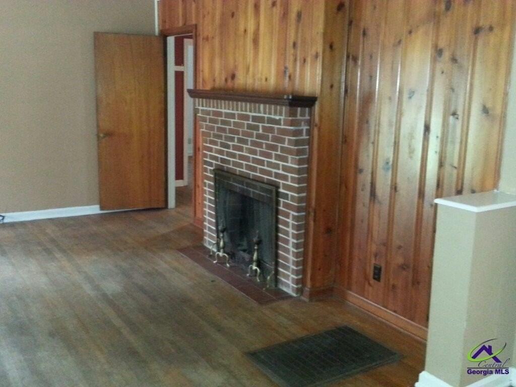 323 Bernard Dr - Photo 2 of 13