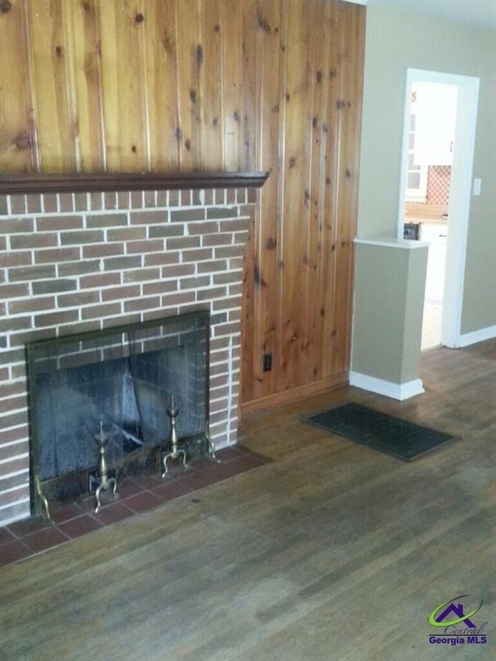 323 Bernard Dr - Photo 5 of 13