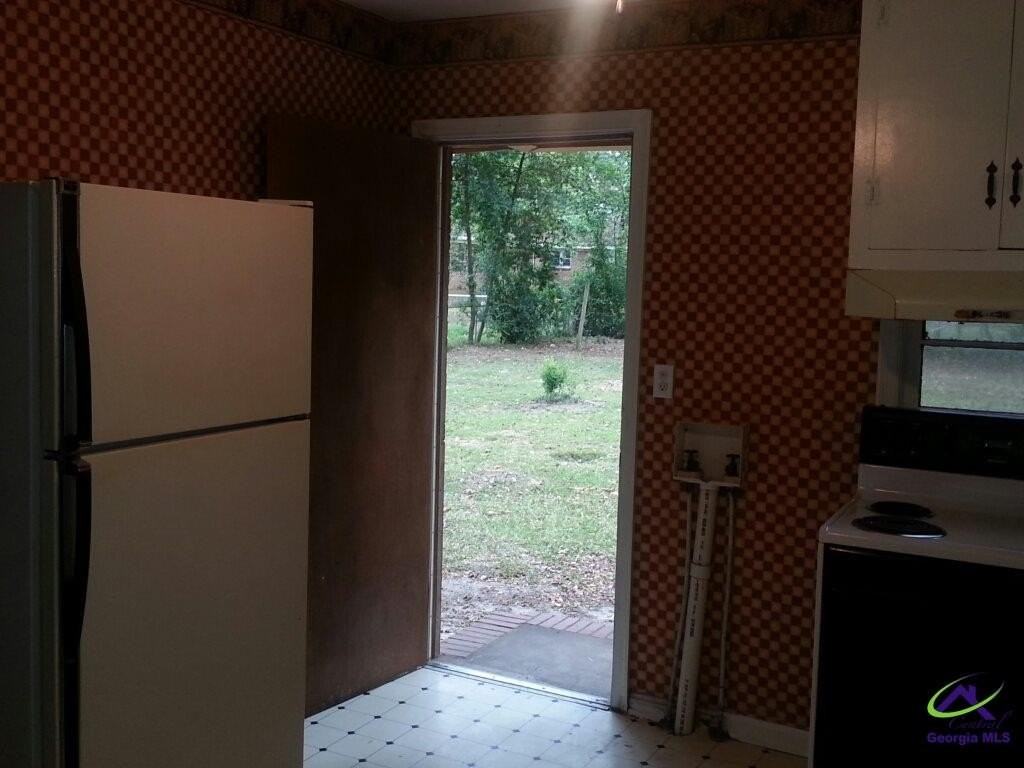 323 Bernard Dr - Photo 7 of 13