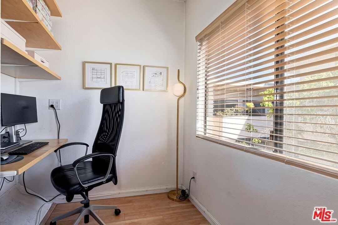 5805 Whitsett Ave Apt 206 - Photo 4 of 21