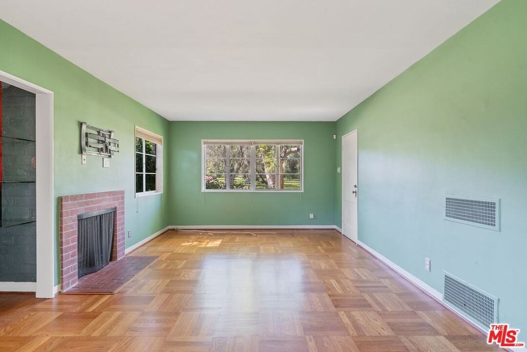 5116 Village Grn - Photo 5 of 19