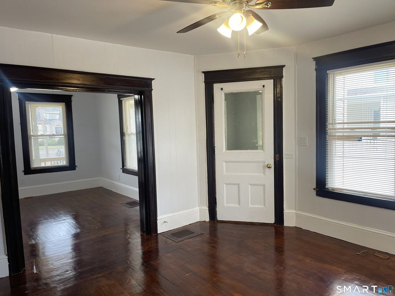 692 Enfield St - Photo 7 of 17