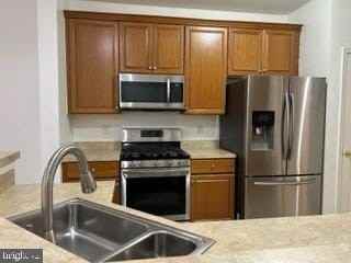 74 Hoover Ave - Photo 6 of 38