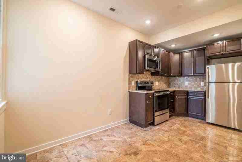 2227 N Park Ave #B - Photo 2 of 8