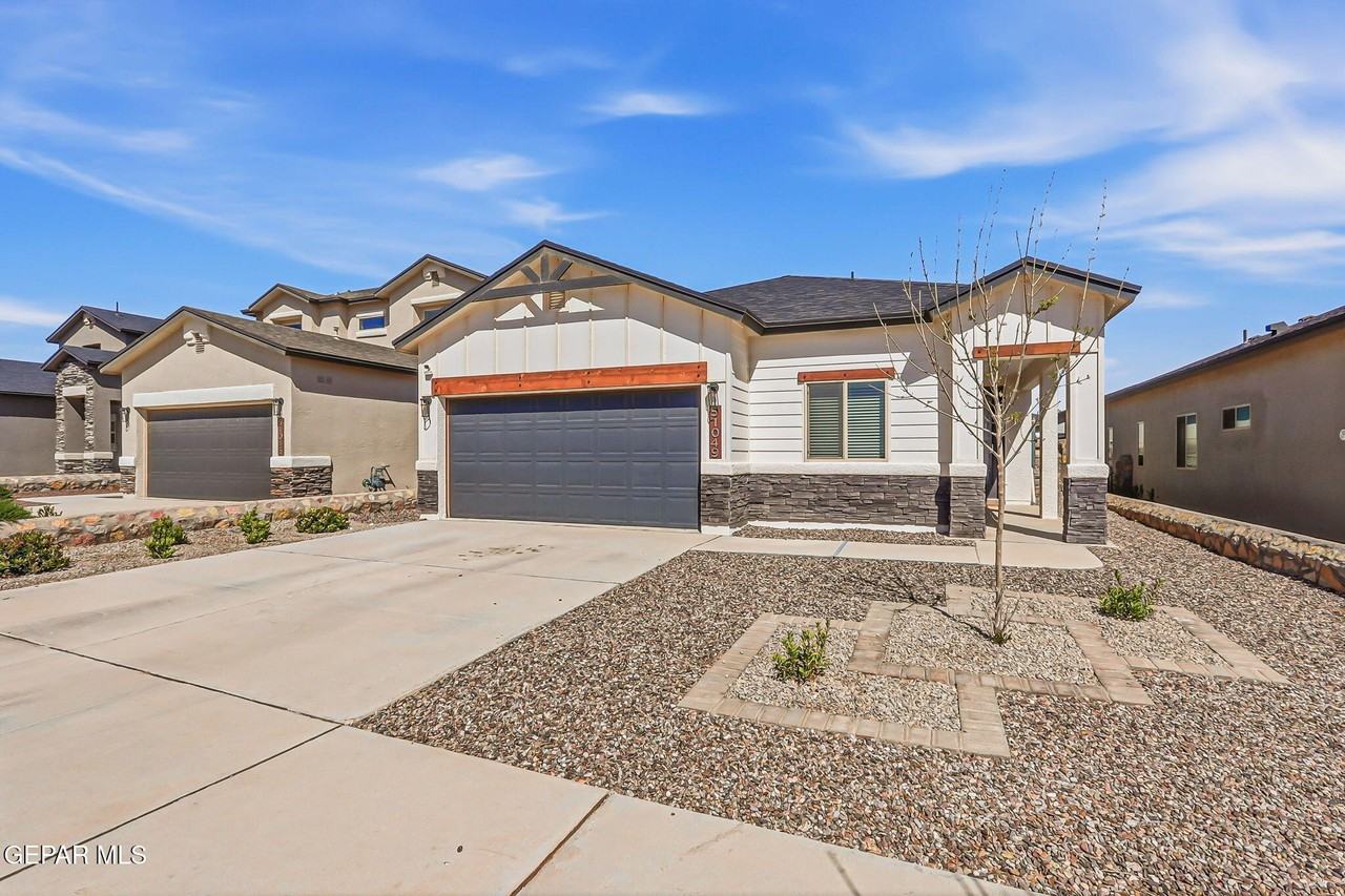 51049 Fox Trail Ave - Photo 2 of 42