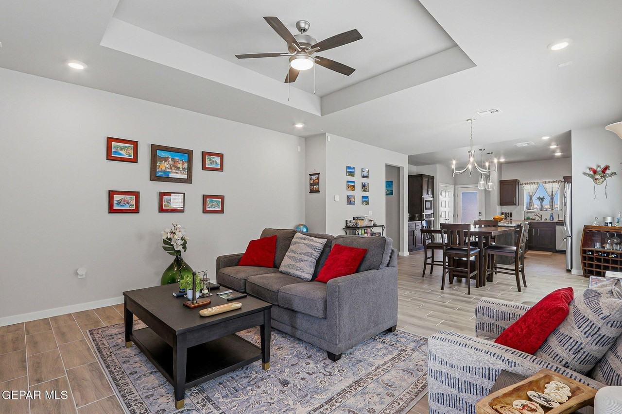 51049 Fox Trail Ave - Photo 5 of 42