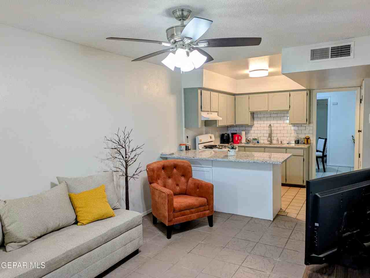 709 S Tays St Unit A - Photo 2 of 32