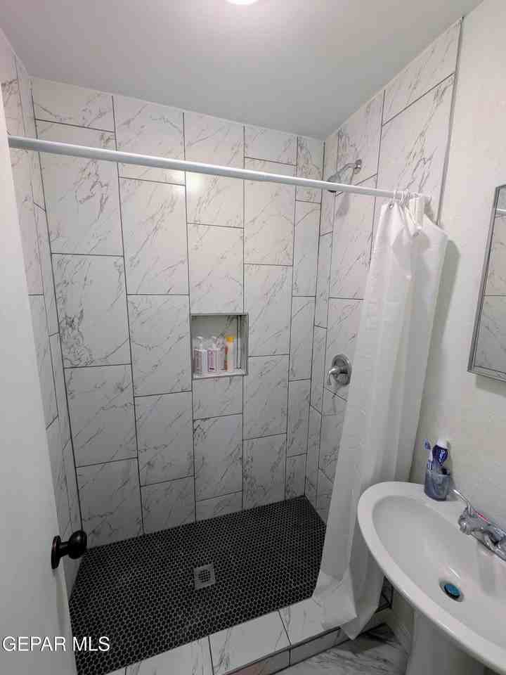 709 S Tays St Unit A - Photo 3 of 32