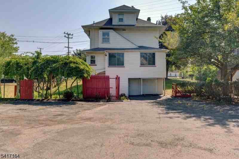 120 Newark Pompton Tpke #UP - Photo 3 of 6