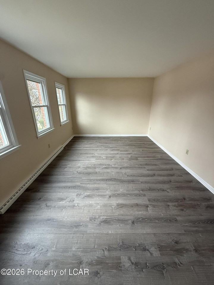 121 Haverford Dr - Photo 2 of 11