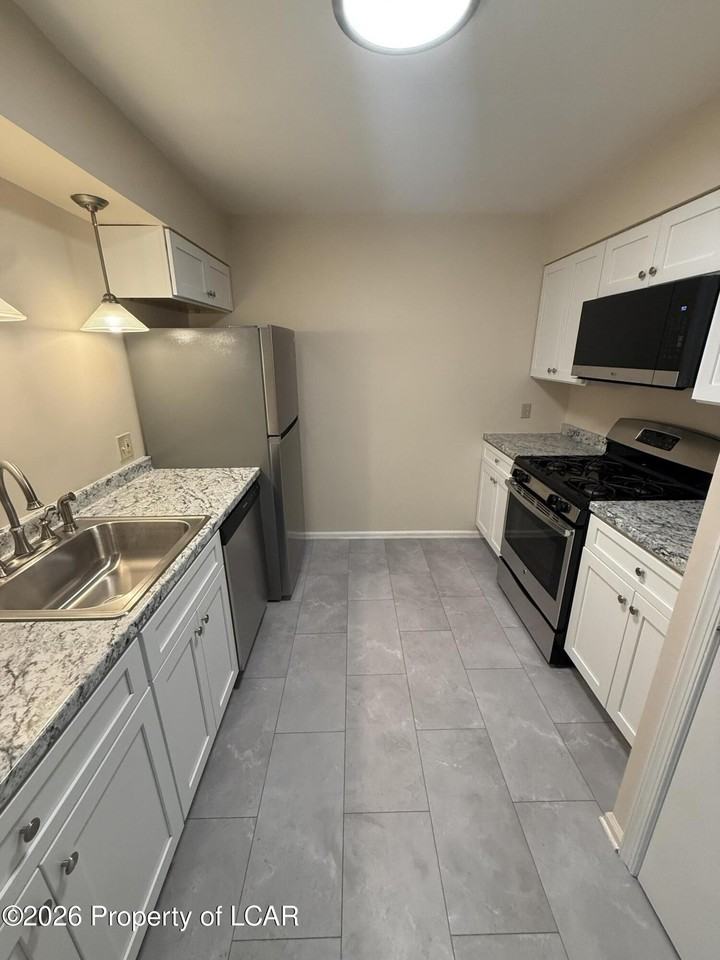 121 Haverford Dr - Photo 4 of 11